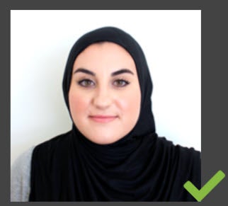 Acceptable photo. The customer's full face is visible, and no shadows or clothing block the face.